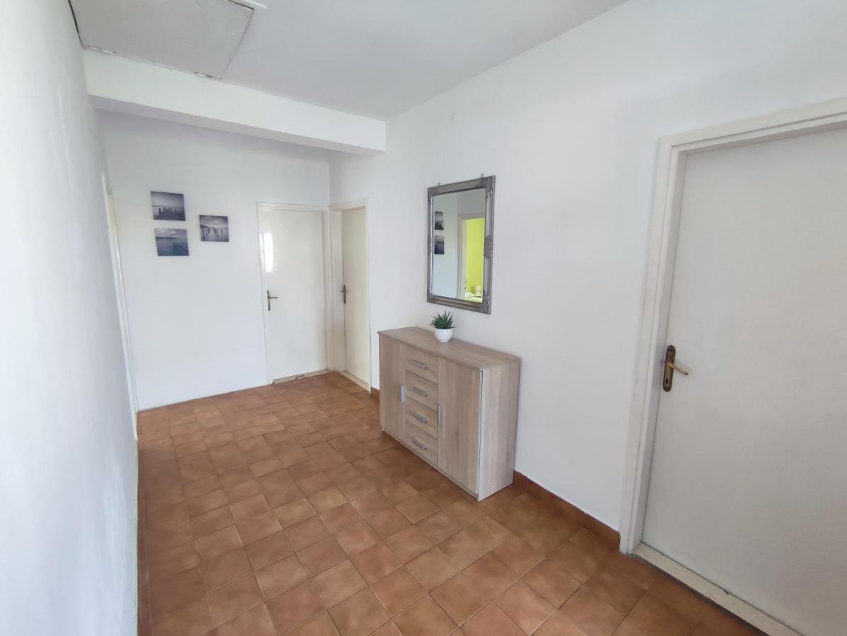 Apartment Maria Ljubač Екстериор снимка